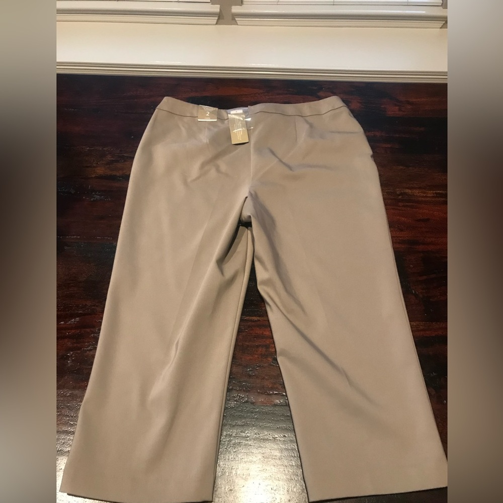 New Tan Chicos Fabulously Slimming Darcy Capri Pants Size 2